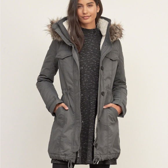 Abercrombie & Fitch Jackets & Blazers - Abercrombie & Fitch Women’s Military Sherpa Lined Fur Trimmed Green Field Jacket